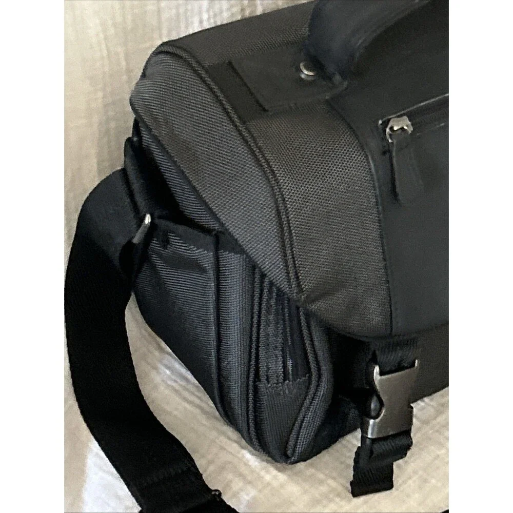 Nikon Deluxe Digital SLR DSLR Black Padded Shoulder Strap Camera Case Bag 17001